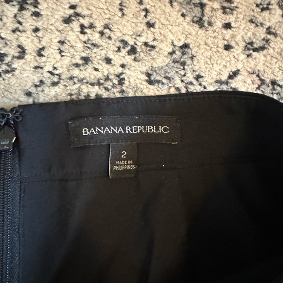 Banana Republic black pencil skirt size 2 - Picture 2 of 4